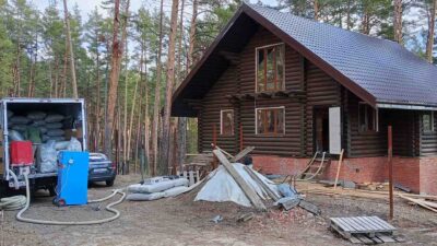 Утепление кровли дома эковатой. Монтаж эковаты выполняем на профессиональных выдувных установках.