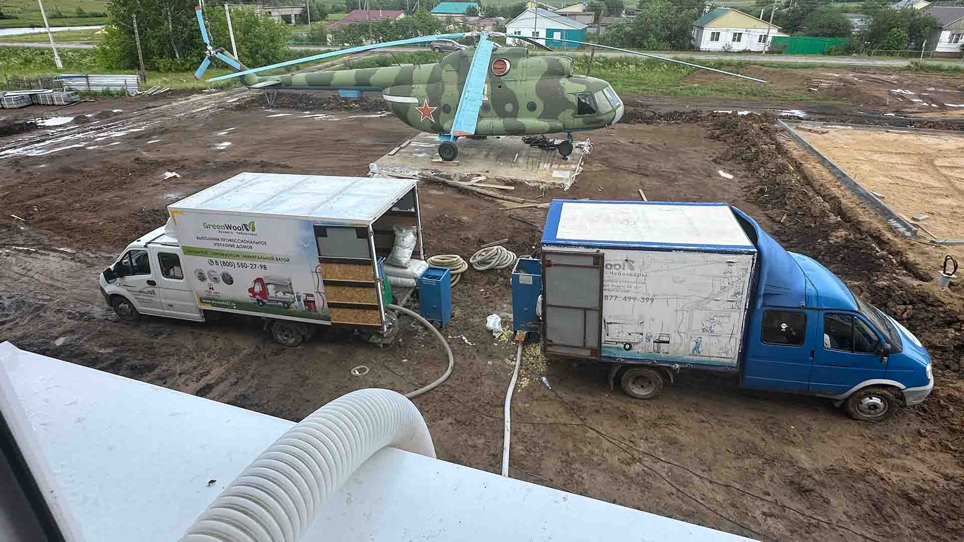 Утепление школы насыпной минватой. Монтаж насыпной минеральной ваты в школе производилось при помощи выдувных установок Isoblow Standart (Австрия) и Accu1 9300 (США).