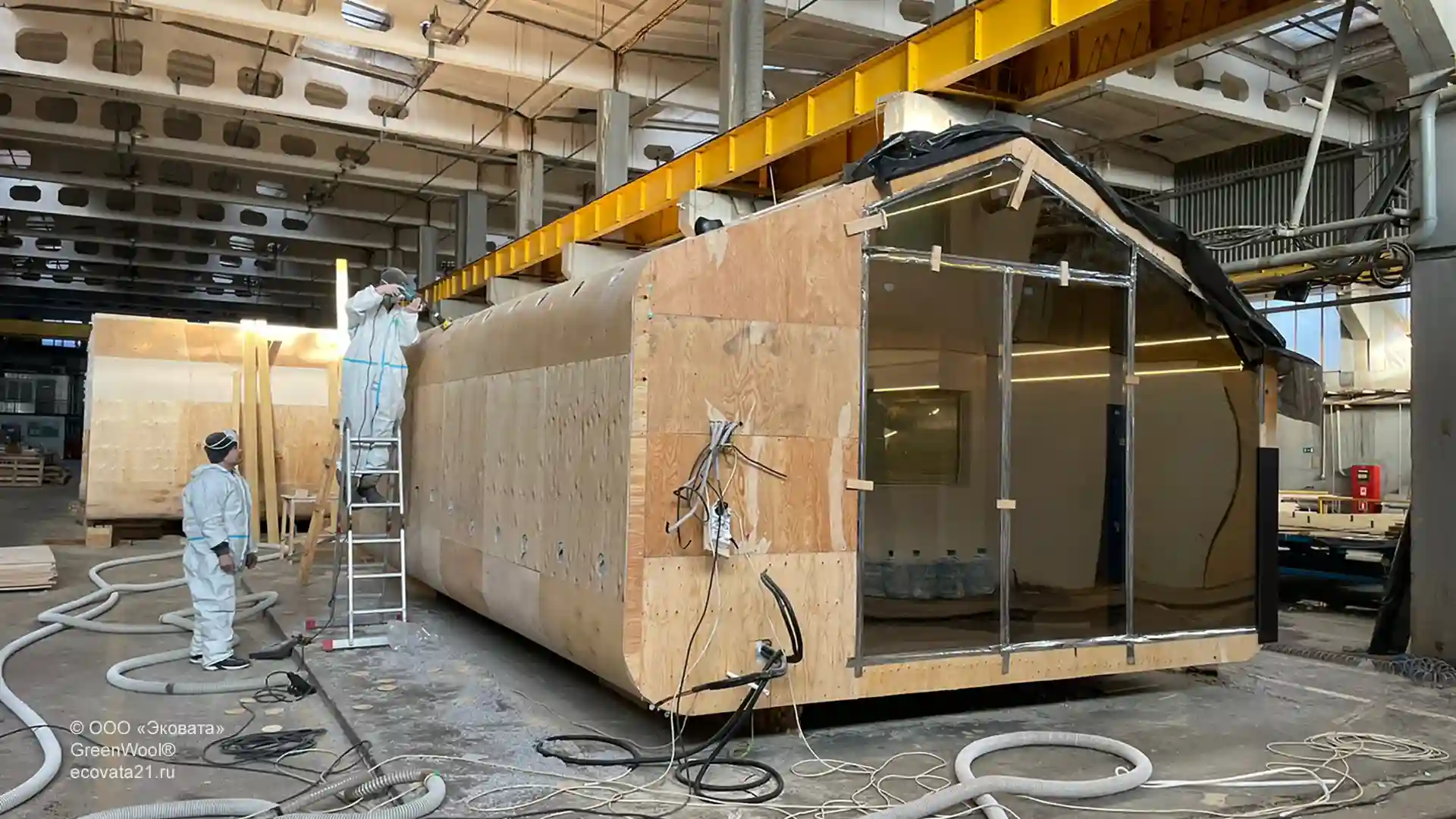 Сверления отверстий под задувку эковаты. Эковатой GreenWool мы утеплили парк-отель «Новая Земля» в Татарстане.