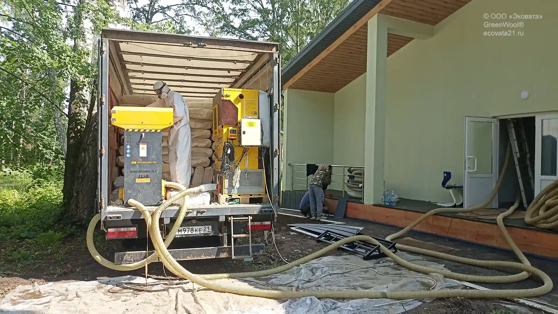 Специальные выдувные установки для монтажа утеплителя. Как наша компания утеплила чердак детского лагеря за 3 дня.