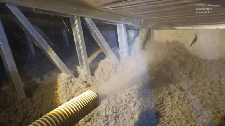 Процесс монтажа насыпной минваты Технониколь BW. Как наша компания утеплила чердак детского лагеря за 3 дня.