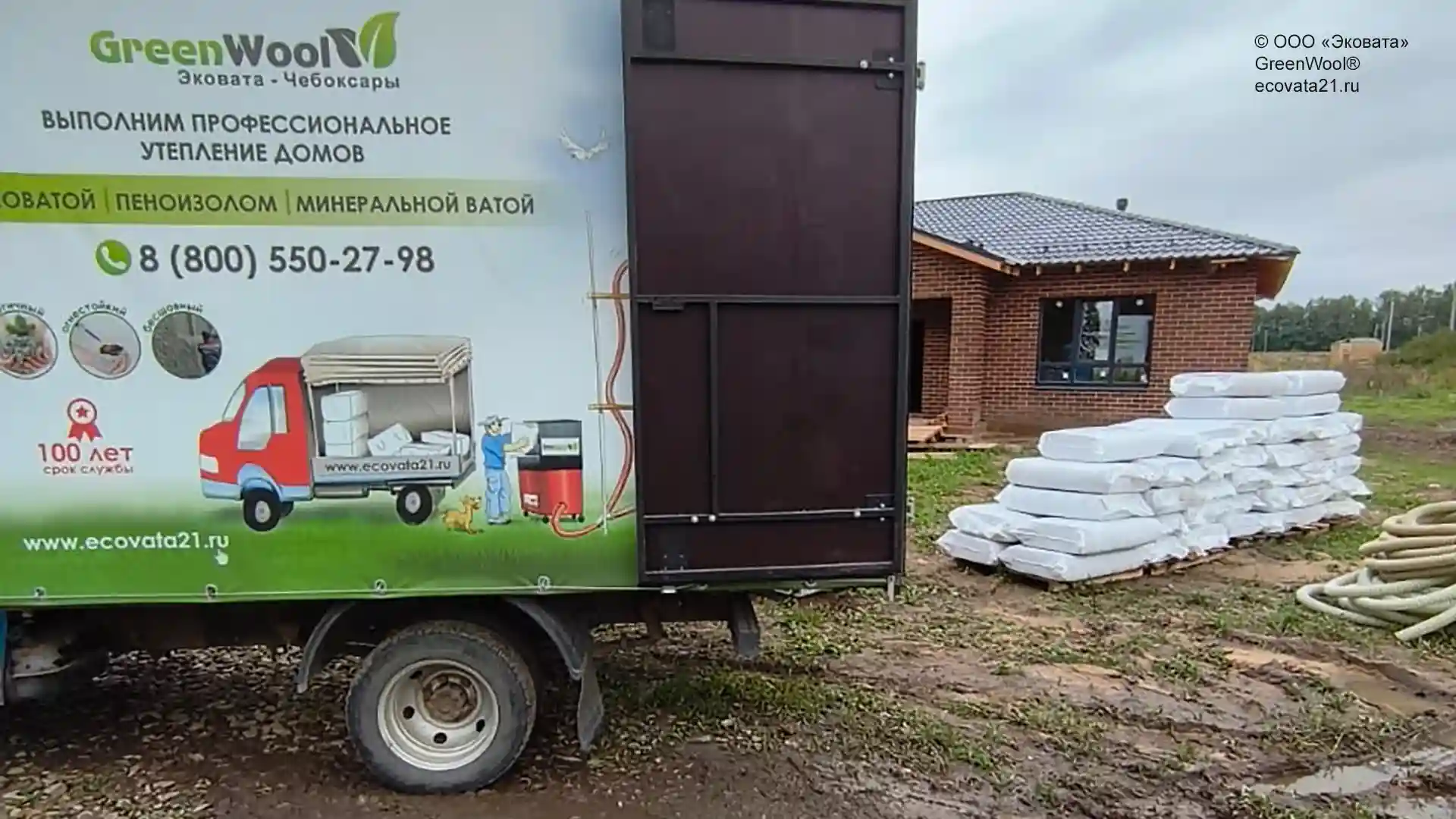 Наши бригады ездят на брендированных машинах. Как мы утеплили 11 домов задувной минватой Технониколь BW.