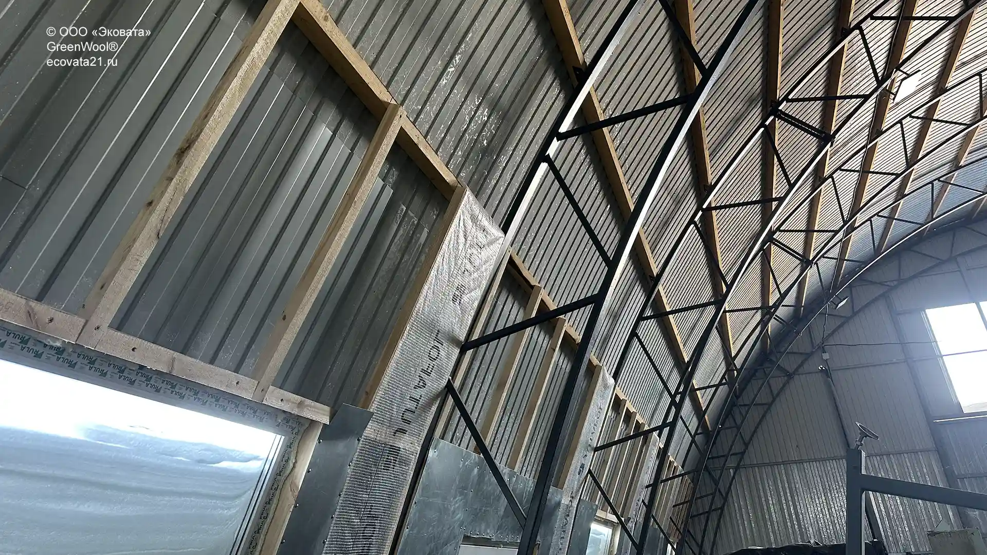 Толщина утепления увеличивается до 150 мм. Монтаж эковаты в арочных ангарах: технология и подготовка