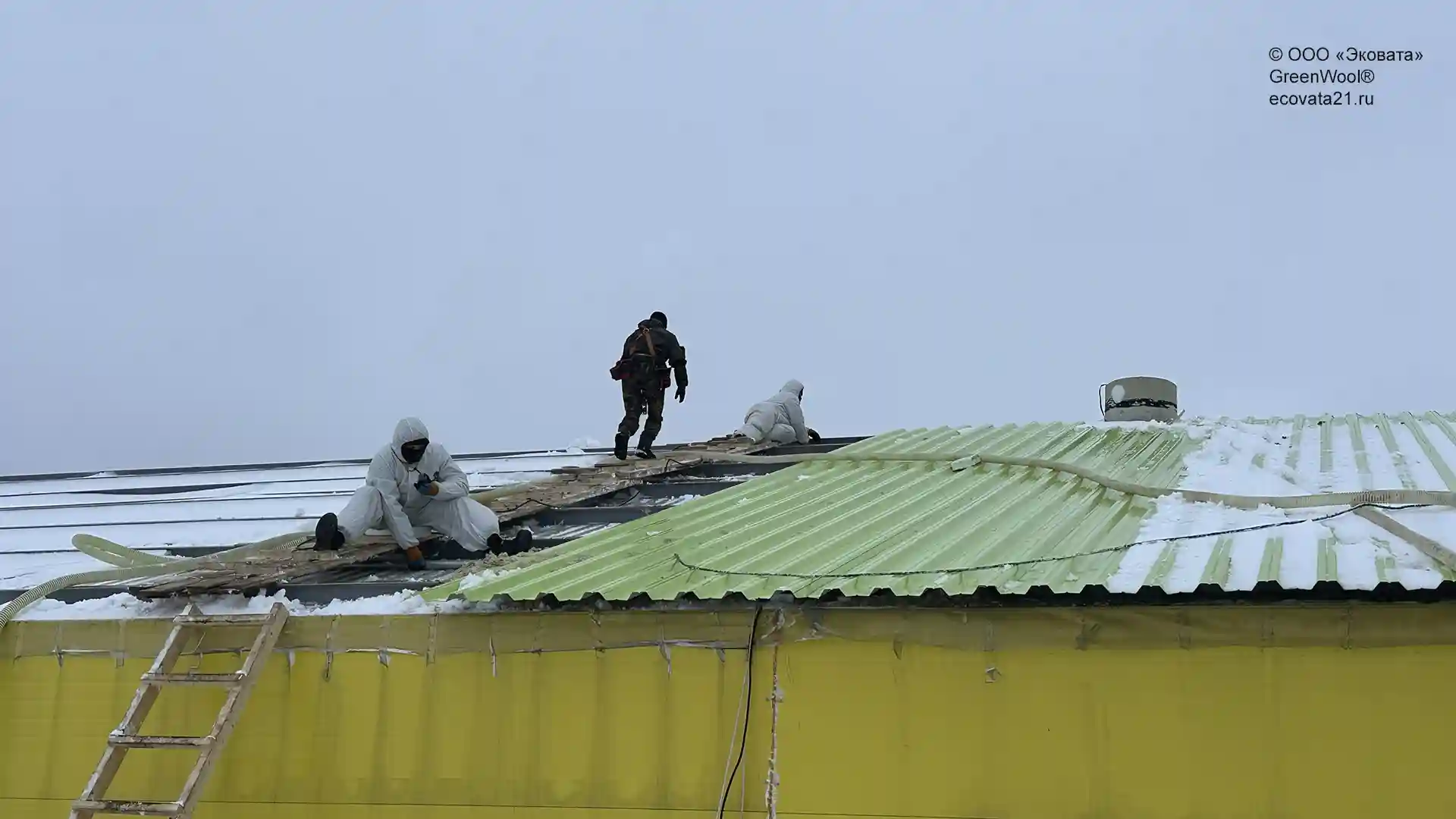Монтаж утеплителя на двухскатной кровле. Наши бригады утеплили промышленный цех минватой Технониколь BW