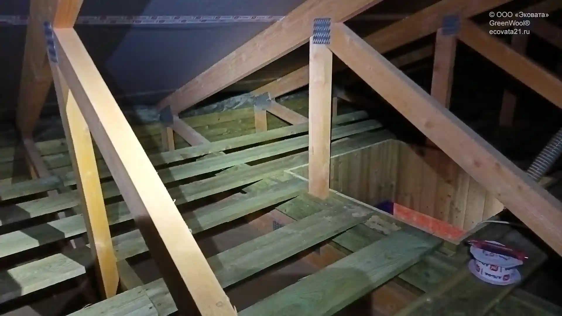 Тепло- звукоизоляция чердачного перекрытия. Утепление чердака эковатой в доме BARN.