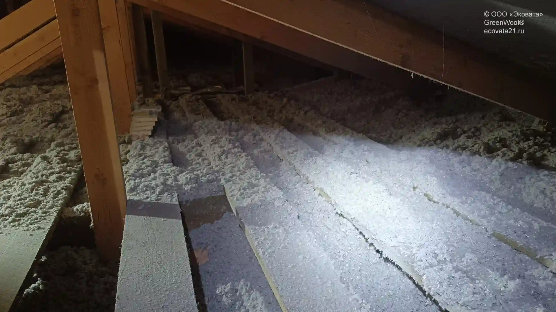 Бесшовная, герметичная и эффективная теплоизоляция для вашего дома. Утепление чердака эковатой в доме BARN.