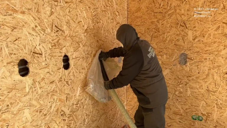 Монтаж эковаты стены каркасного дома. Мы утеплили Эковатой GreenWool 22 дома базы отдыха в Чувашии.