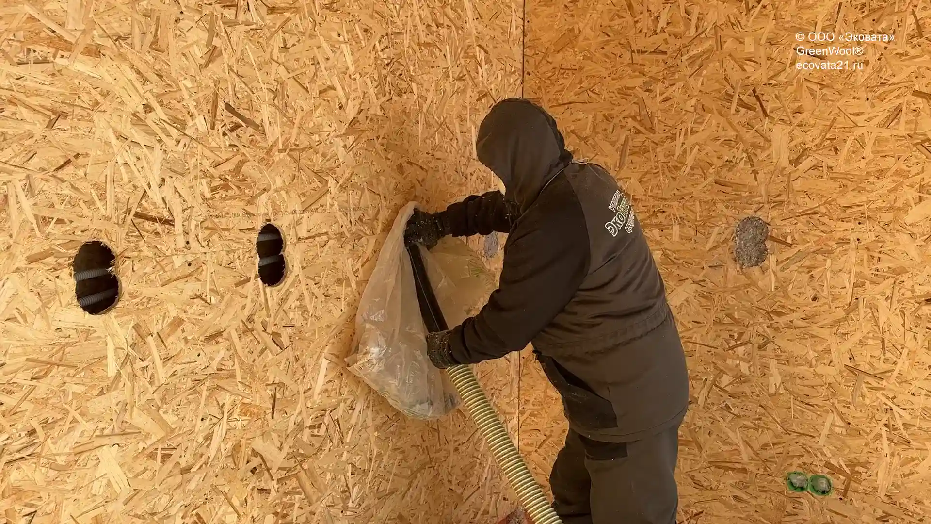 Монтаж эковаты стены каркасного дома. Мы утеплили Эковатой GreenWool 22 дома базы отдыха в Чувашии.