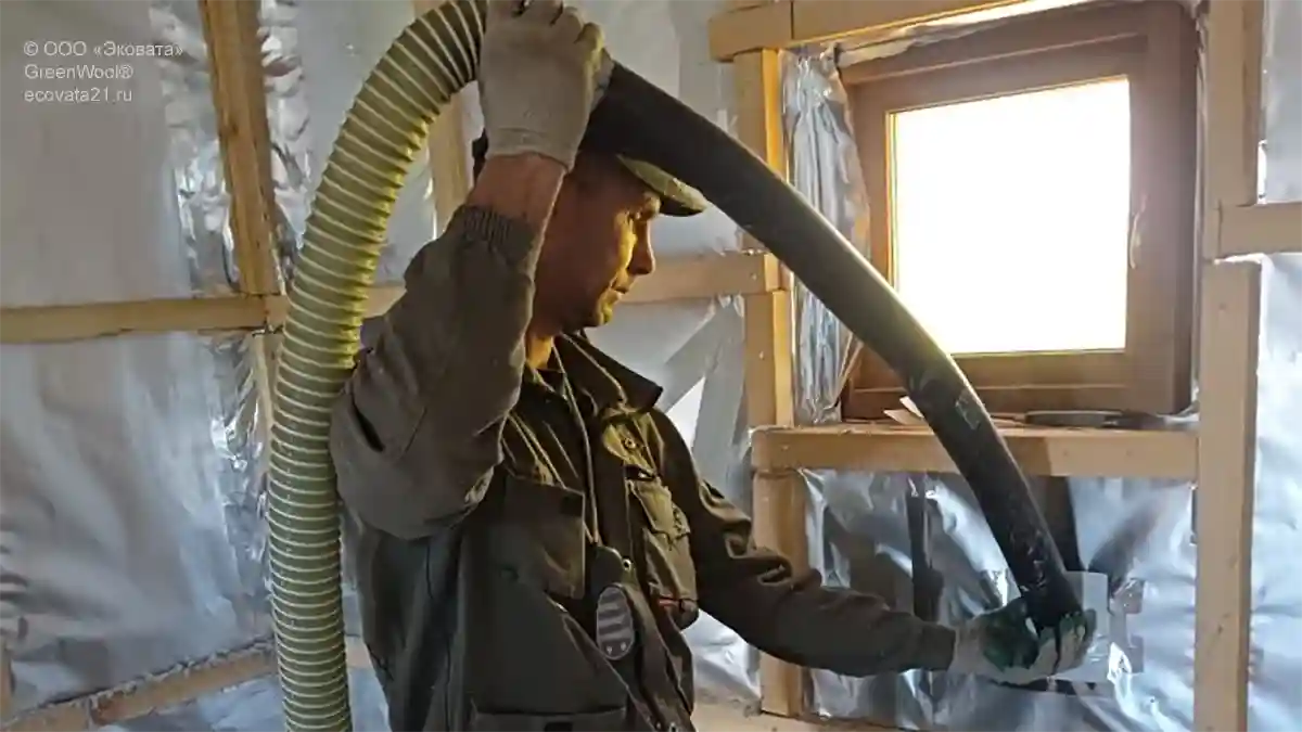 Монтаж эковаты в стены. Утепление каркасного дома эковатой GreenWool в Мордовии.